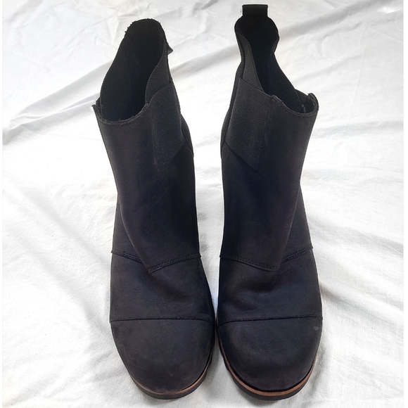 Sorel boots size 10 - Picture 2 of 4